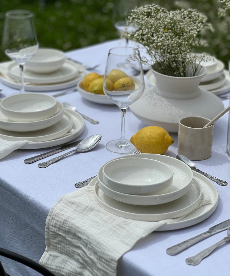 Zoha Geschirr-Set Pure 24 - teiliges Geschirrset in weiß (24-tlg), 6 Personen, Porzellan, Spülmaschinen, Mikrowellen geeignet