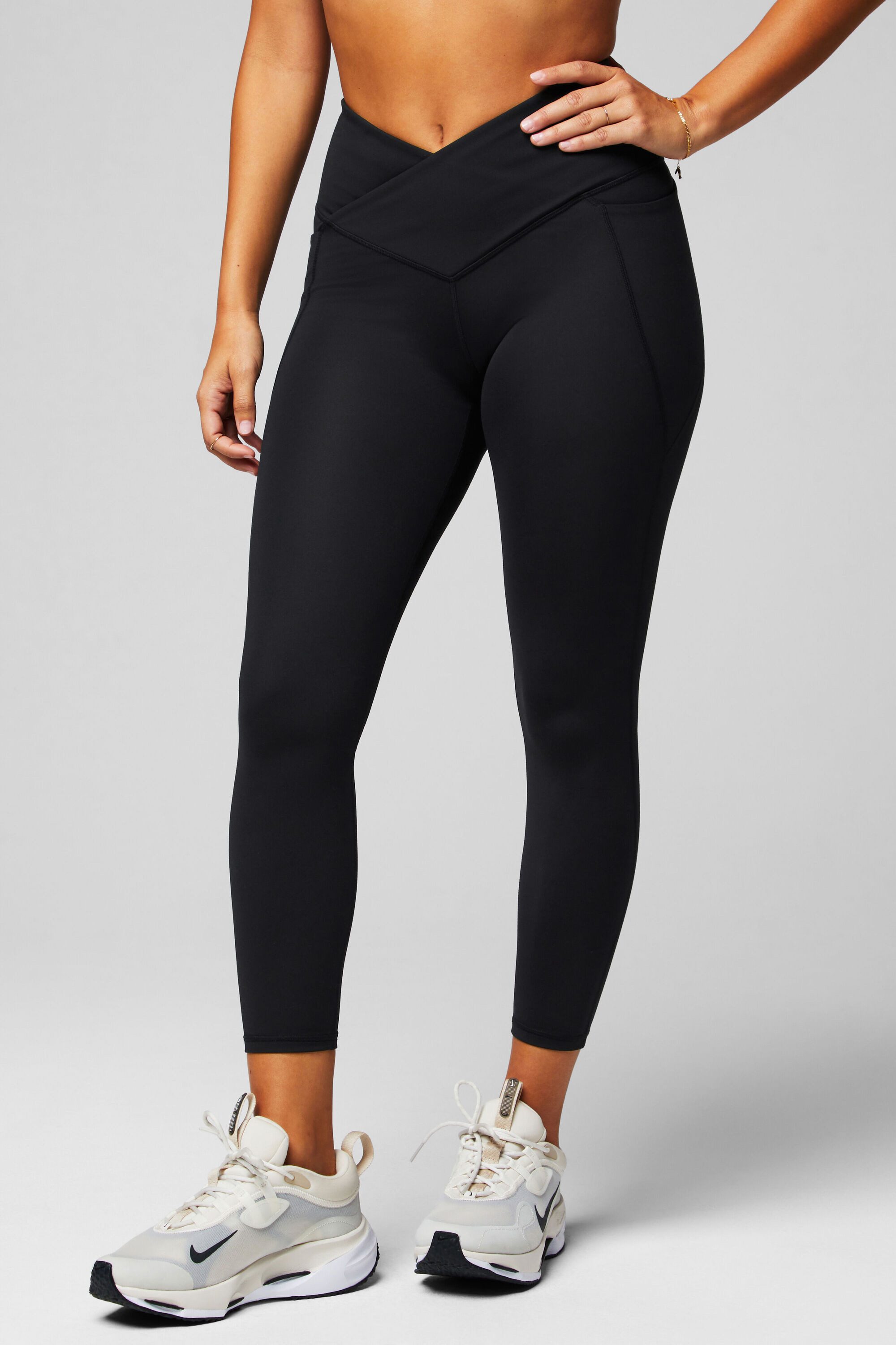 Fabletics Leggings Oasis PureLuxe HW Crossover 7/8 Leggings aus blickdichtem Stoff und mit mittlerer Kompression